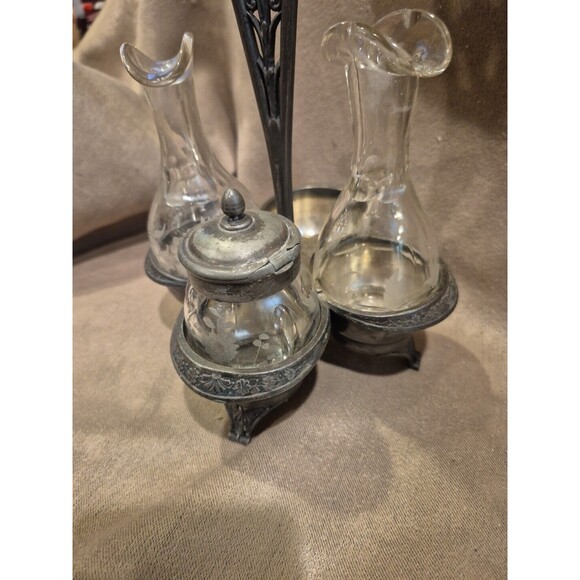 Antique Middletown Quadruple Silverplate Embossed Cruet Condiment Server FLAW - Picture 4 of 16